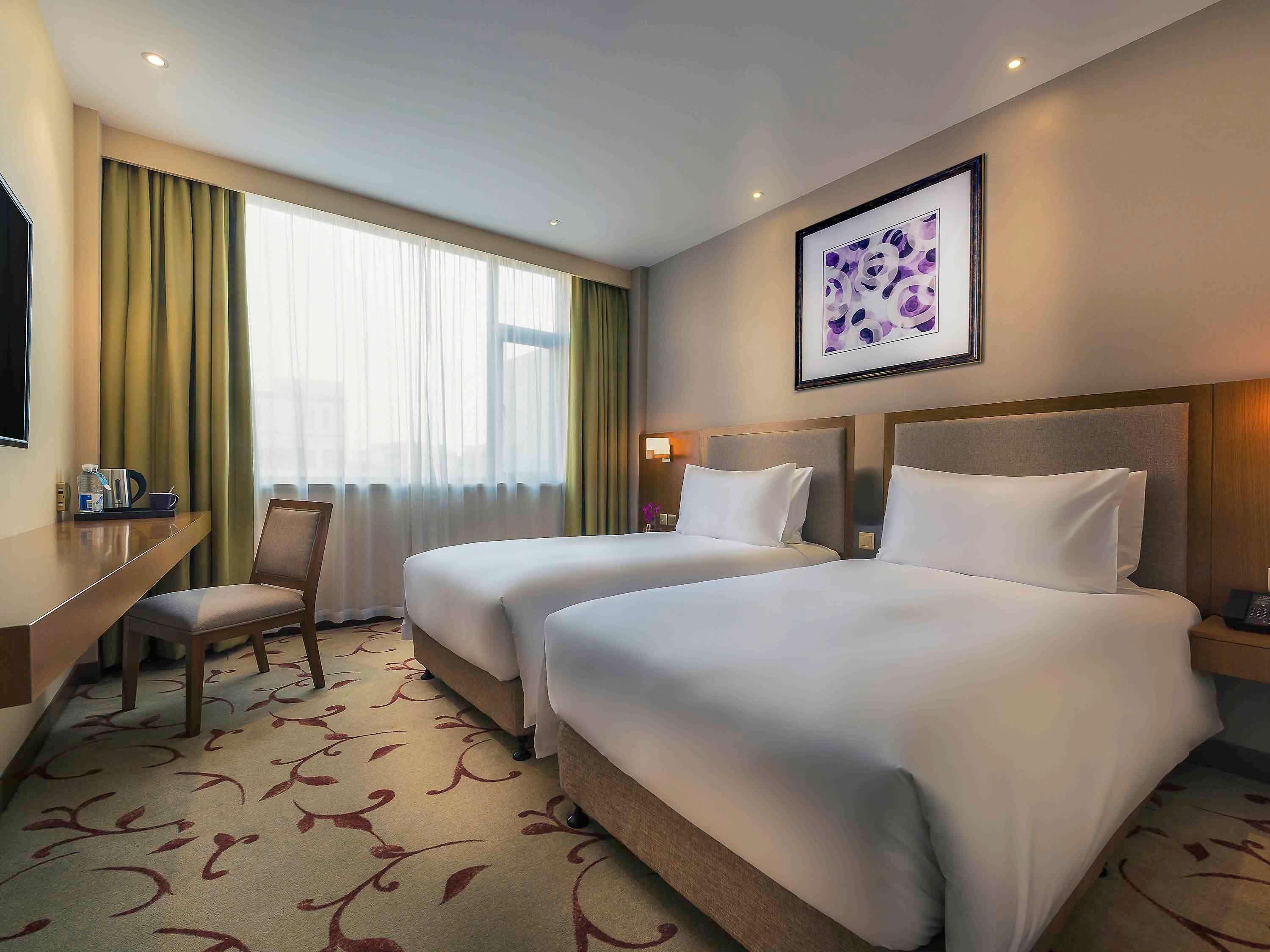 Intercityhotel Hongqiao Airport - Free Minibar For First Night 4*