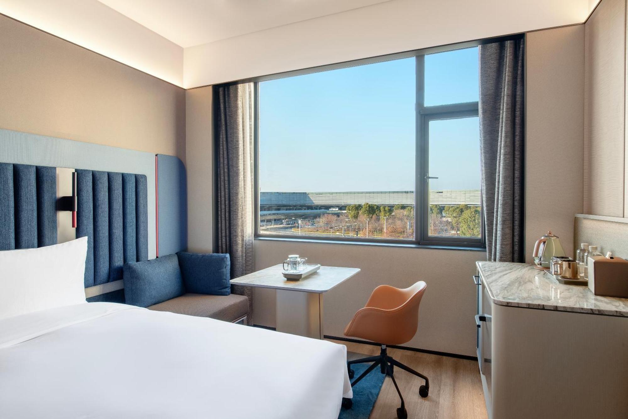 Intercityhotel Hongqiao Airport - Free Minibar For First Night Hotel 4*