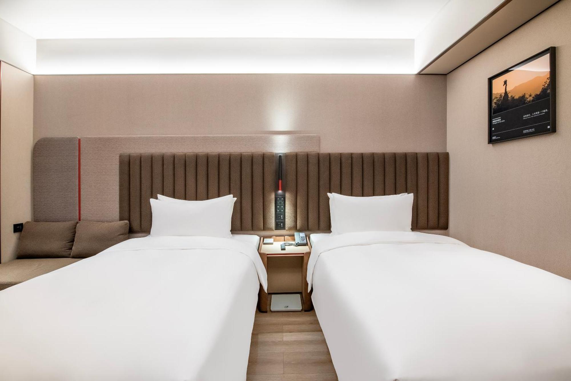 Intercityhotel Hongqiao Airport - Free Minibar For First Night